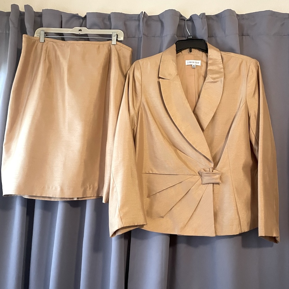 J Ross Suit. Size 18W. New w/out tags